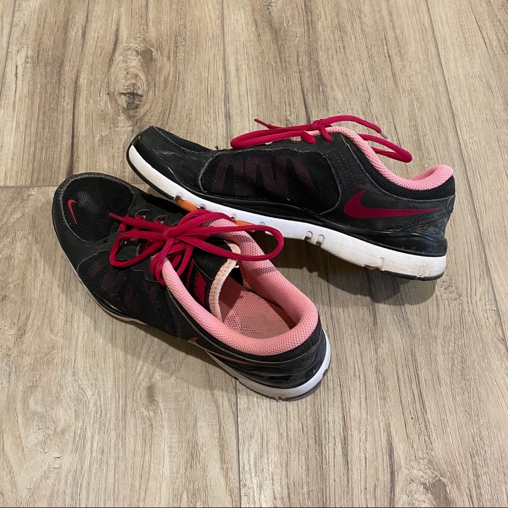 Black & pink Nike training shoes